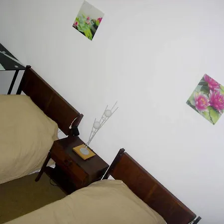 2 Bedrooms At 400 M Away From The Beach With Sea View Furnished Terrace And Wifi Албуфейра